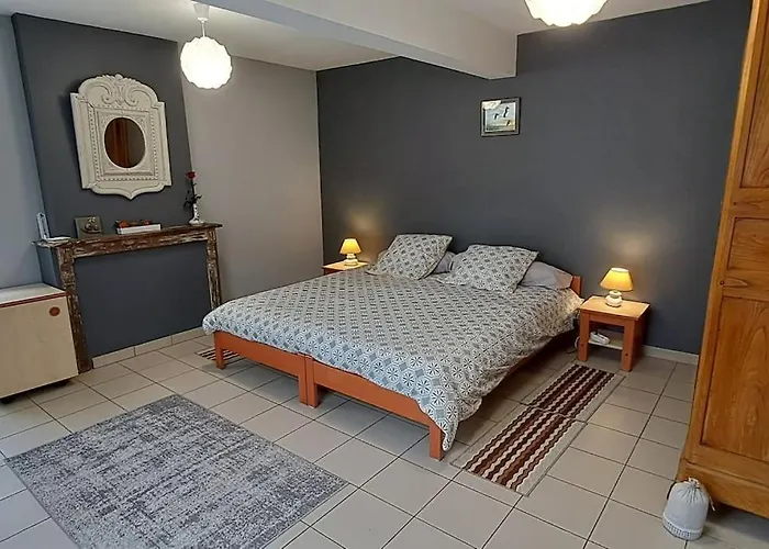 Holiday home Maison Avec Cour Fermee Gratibus